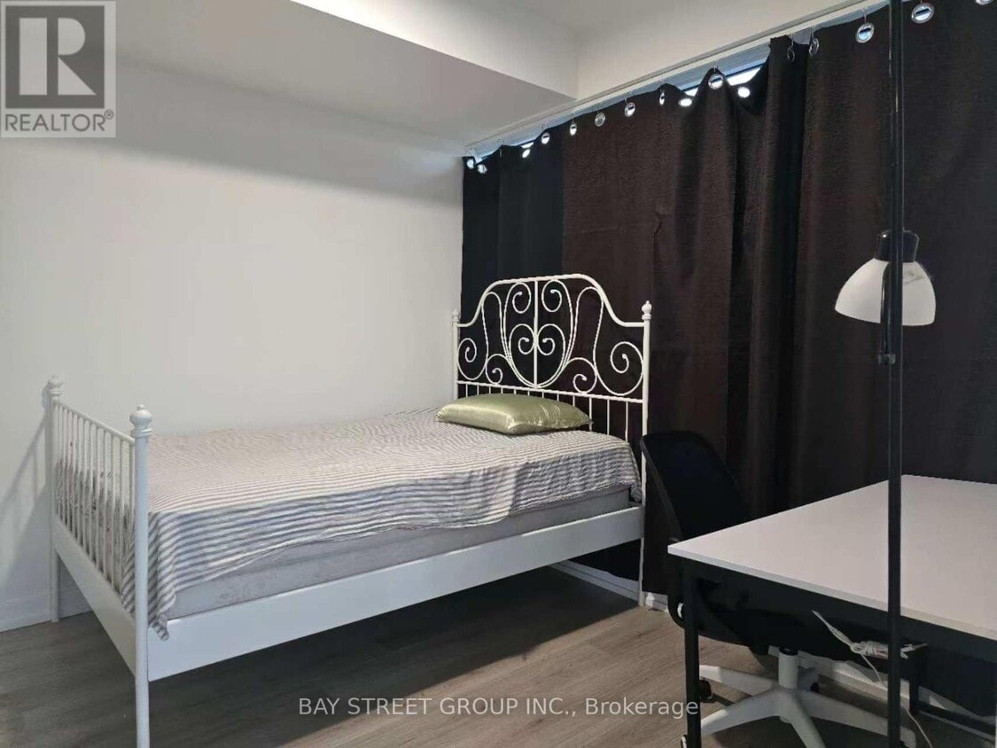 Photo du bâtiment - 395-3395 Bloor St E
