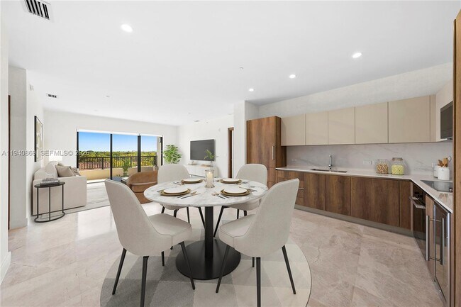 Foto del edificio - 701 Valencia Ave