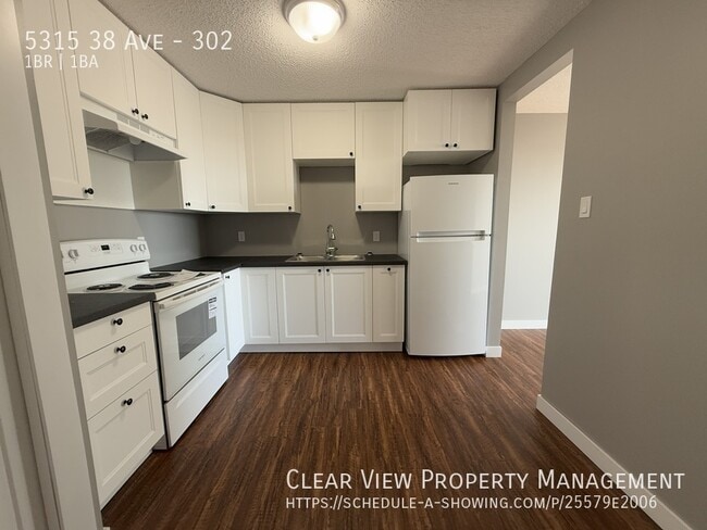 Building Photo - ? Beautifully Renovated One-Bedroom Suite in Taber Manor!