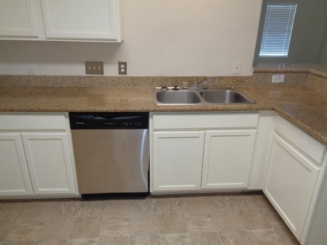 Building Photo - 16746 Fallen Timbers Dr