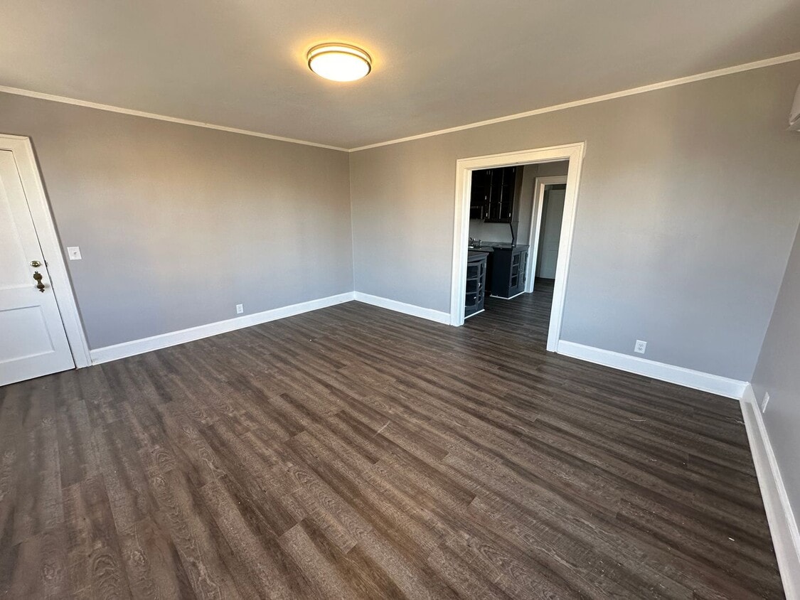 265B6 E Morehead St, Burlington, NC 27215 Condo for Rent in