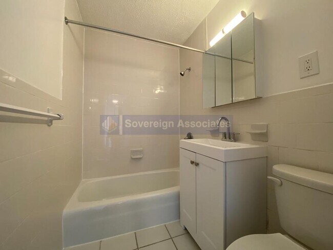 Foto del edificio - 3333 Broadway