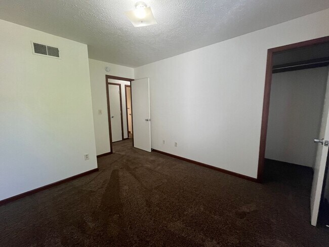 Foto del edificio - 519-E S Silverwood Lane