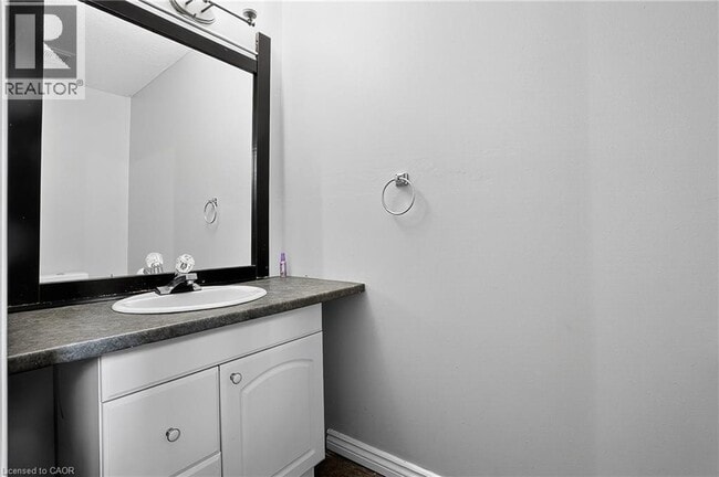 Building Photo - 3 Wisteria Ct