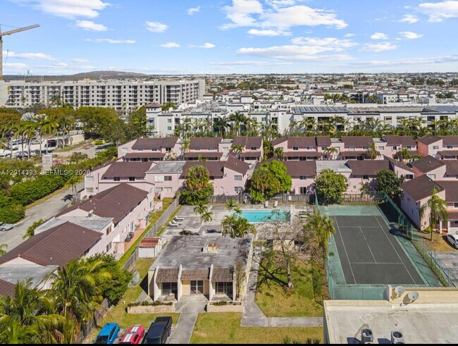 Foto del edificio - 8005 Lake Dr