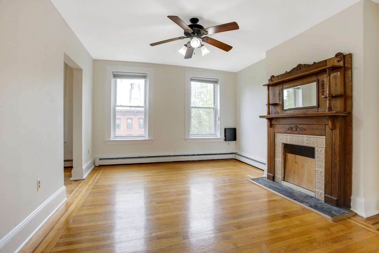 Primary Photo - 237 Grove St