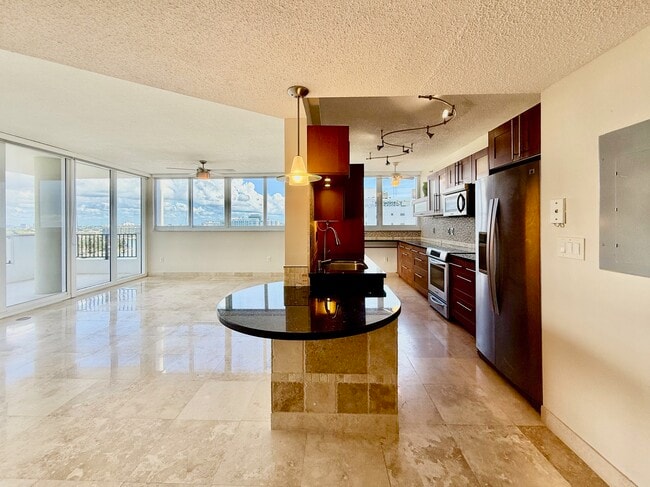 Building Photo - 6422 Collins Ave