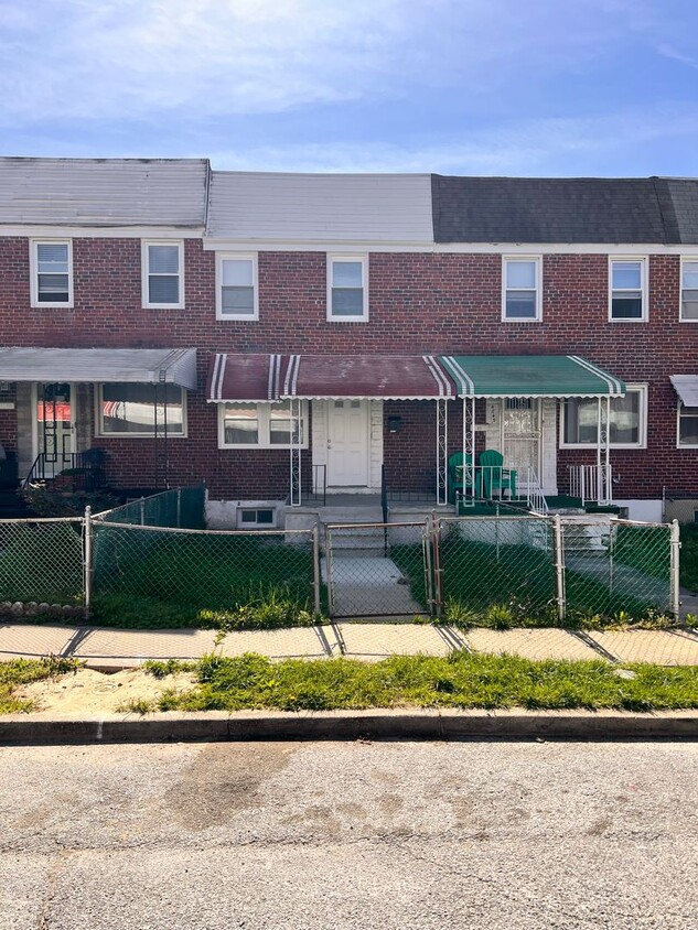 Primary Photo - 3 BEDROOM TOWNHOME **VOUCHERS ONLY**