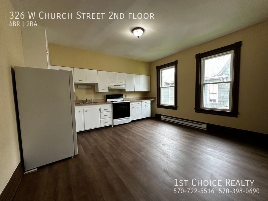 Primary Photo - Huge 4 bedroom 1 1/2 bath