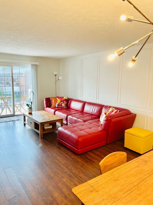 Building Photo - A charming house with 2 beds and 2 bath at...