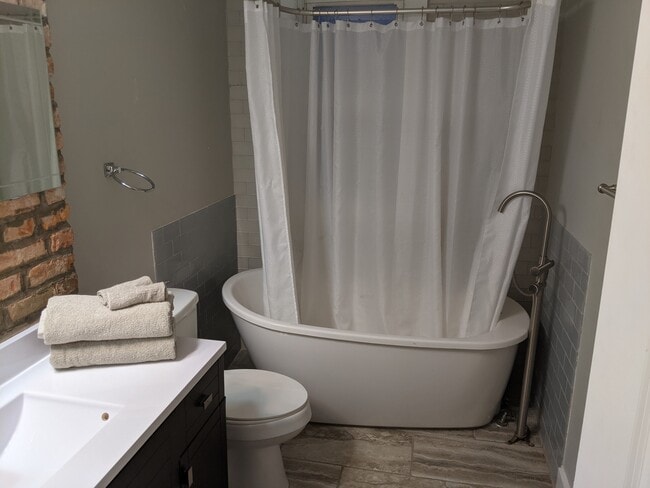 2nd Floor BR - 1378 E Long St