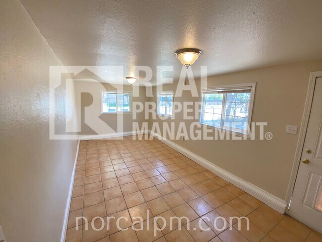 Building Photo - 2841 Taft St