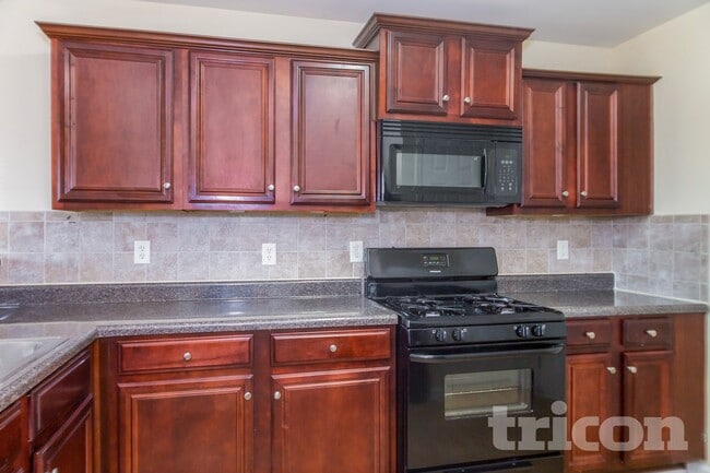 Building Photo - 2435 Cornell Cir