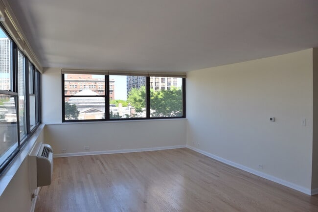 Building Photo - 2700 N Hampden Ct