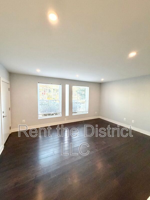 Building Photo - 1605 F St NE