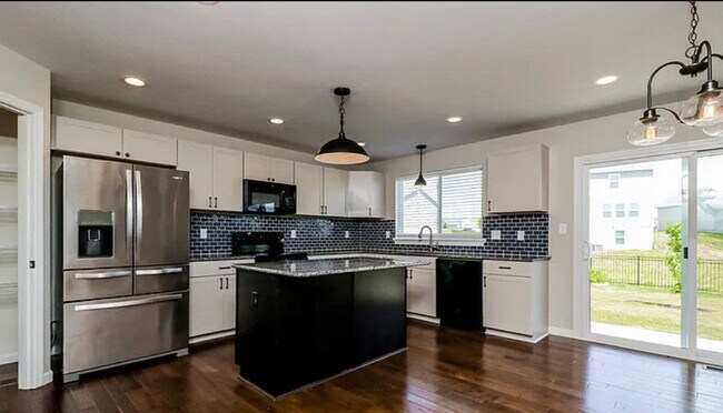 Building Photo - 443 Charlestowne Place Dr