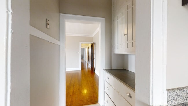 Foto del edificio - 232 Elmwood-2N