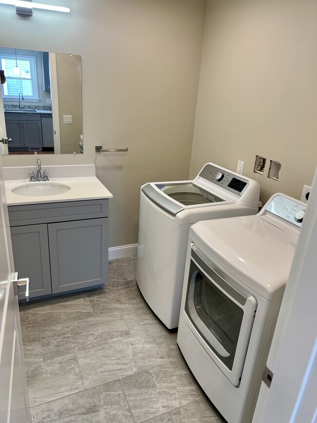 Building Photo - 13 Garfield Ave