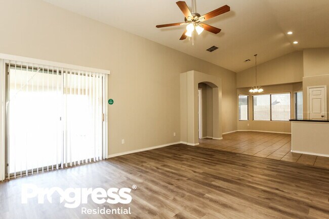 Foto del edificio - 3229 S 81st Dr