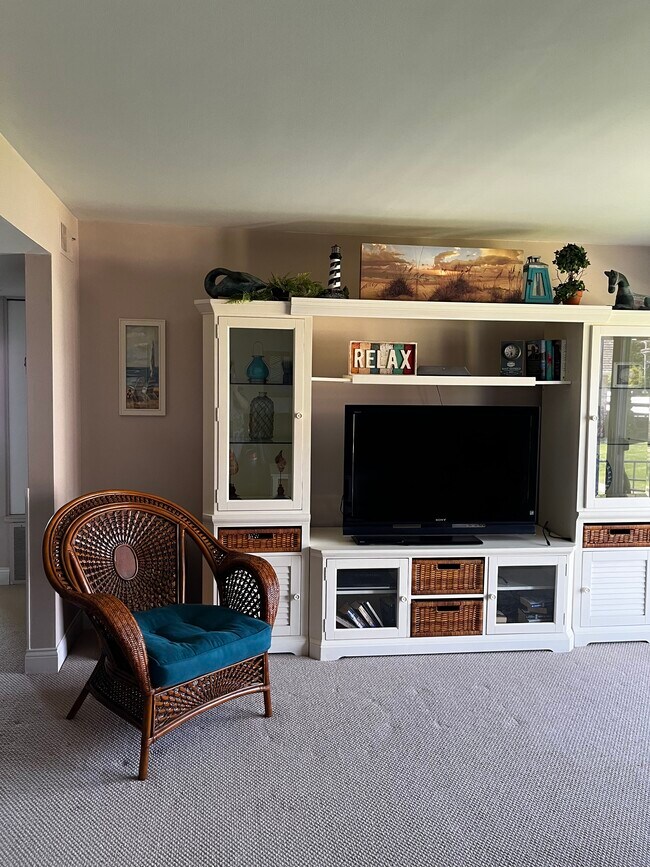 3616 Lakeshore Dr Unit E7, Saint Joseph, MI 49085 Condo for Rent in