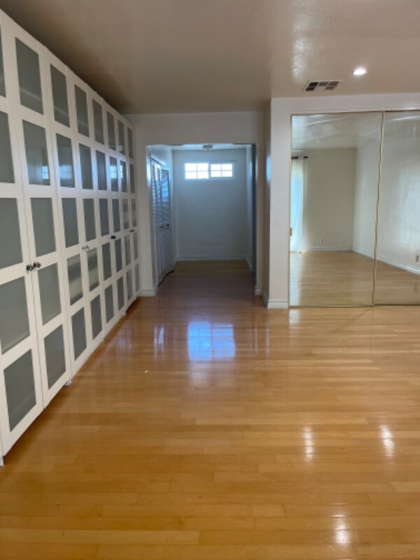 1461 Echo Park Ave, Los Angeles, CA 90026 Room for Rent in Los