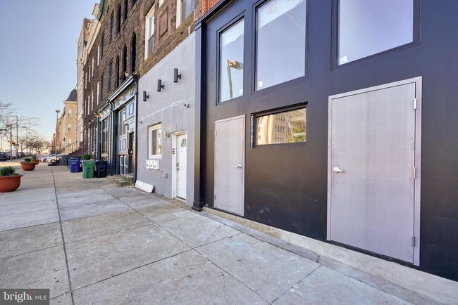 Building Photo - 131 E North Ave