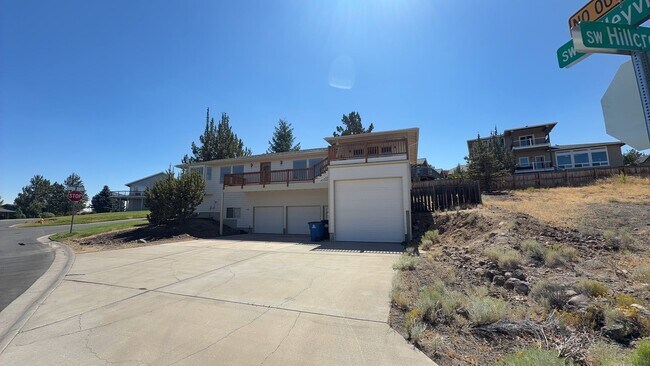 Foto del edificio - 3405 SW Hillcrest Dr