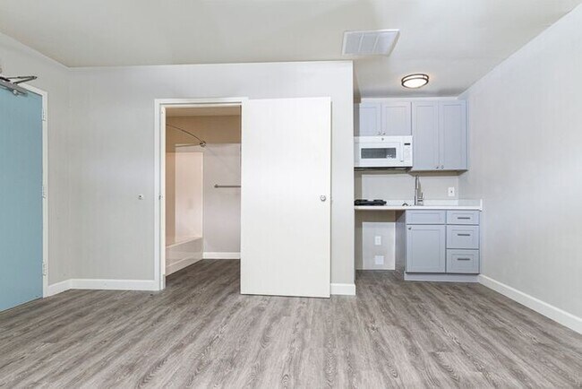 Foto del edificio - Brand New Studio Apartment with Hardwoods,...