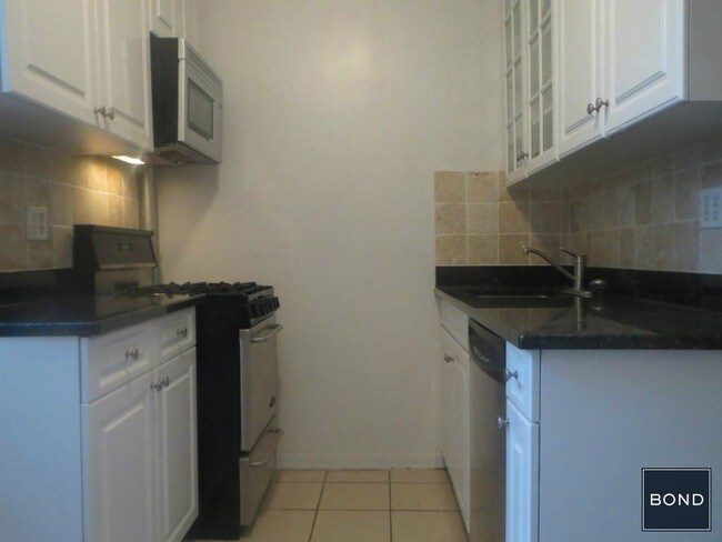 Building Photo - 406 W 44th St