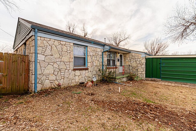 Building Photo - 3 Bed 1 Bath in Midwest City!