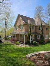 Building Photo - 15 Ledge Rd