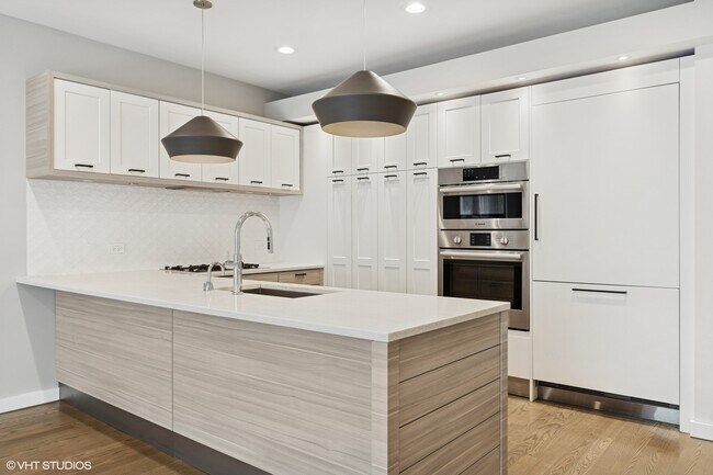 Foto del edificio - 927 N Damen Ave
