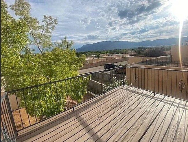 Building Photo - 2 Bed 2 Bath-NE Heights Townhome-Available September 1