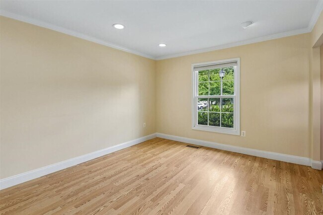 Foto del edificio - Lovely 2 BR Townhome off Wootton Parkway. Available NOW!