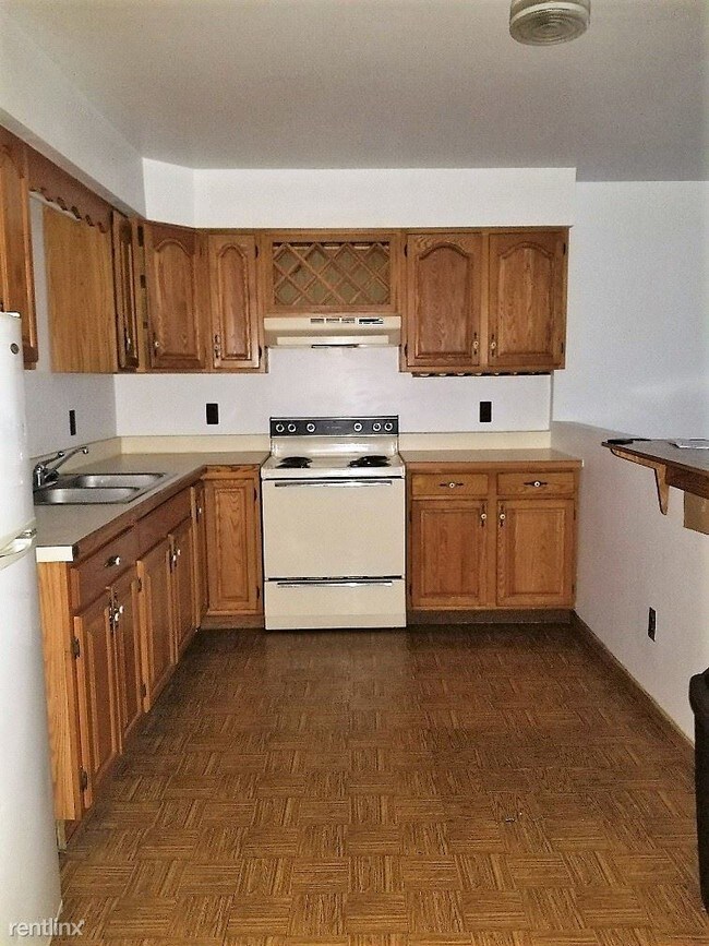 Building Photo - 2 br, 1 bath  - 31 W Front St