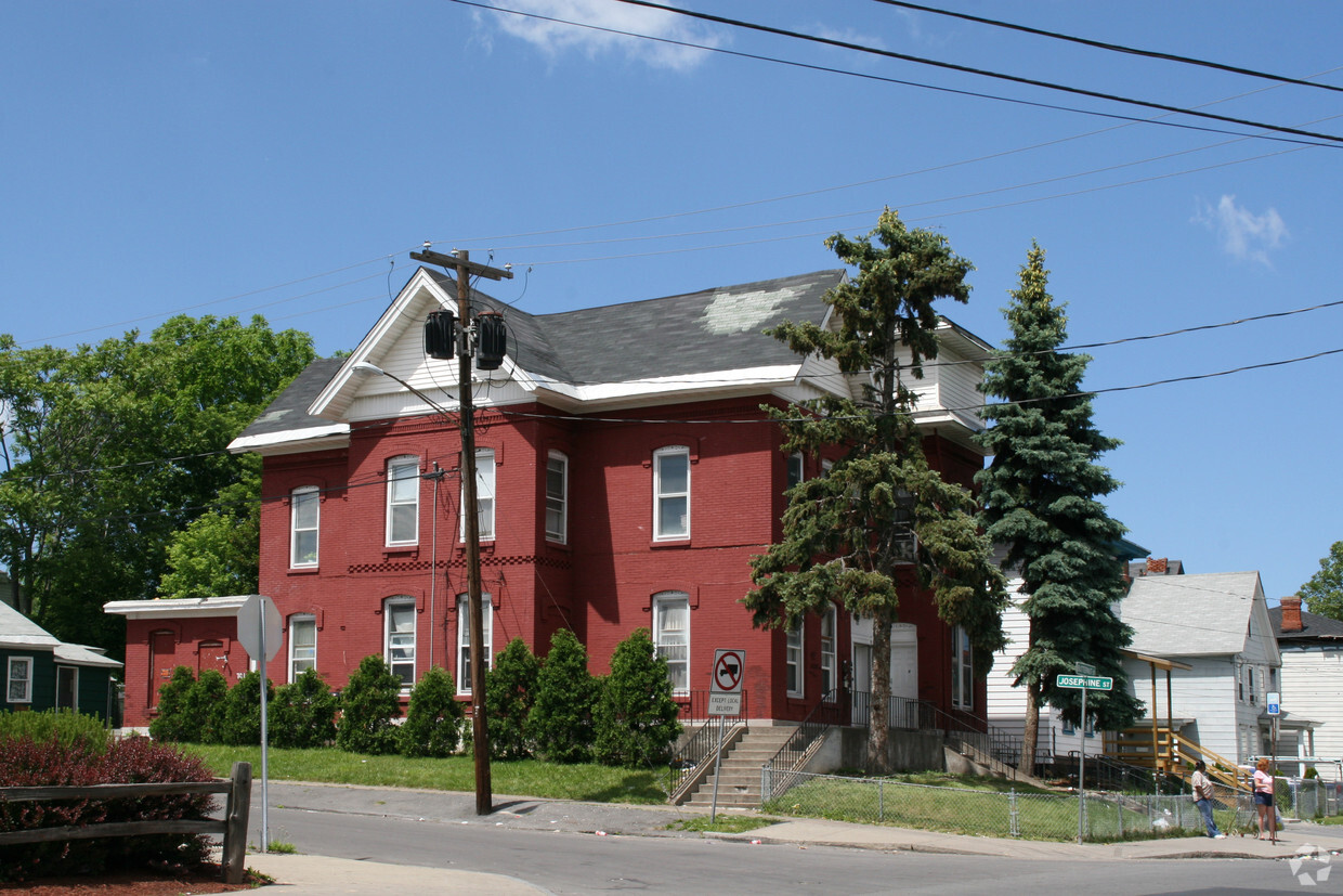 Primary Photo - 713 Butternut St