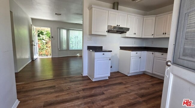Foto del edificio - 5444 Hermitage Ave
