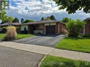 Building Photo - 37 Montcalm Dr