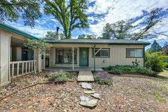 Building Photo - 3210 Manzanita Ln