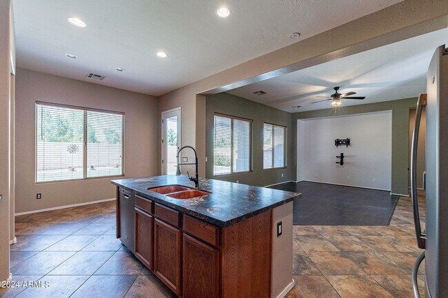 Foto del edificio - 6922 S Black Hills Way