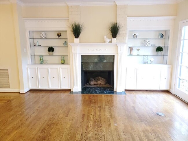 Building Photo - 201 Vanderpool Ln