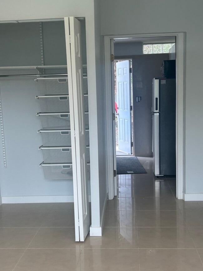 Foto del edificio - 6859 SW 37th St