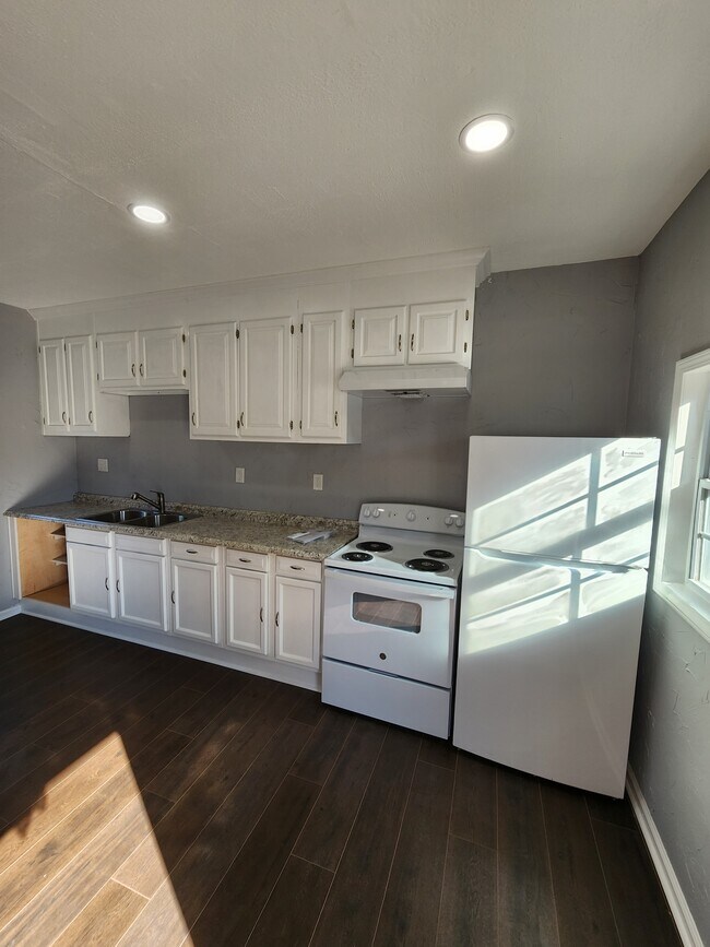 Building Photo - 5532 Forest View Dr