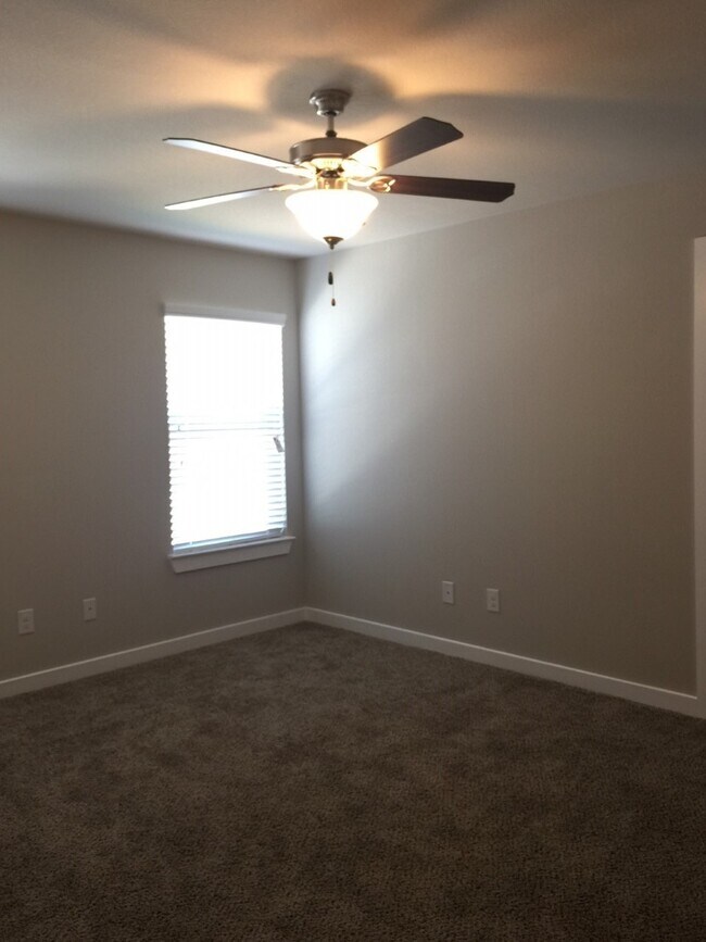 Foto del edificio - LUXURY 2 STORY DUPLEX LOCATED IN MIDLOTHIAN, TEXAS!