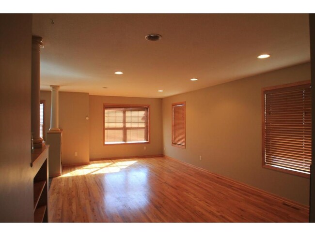Building Photo - 1601 Rice St