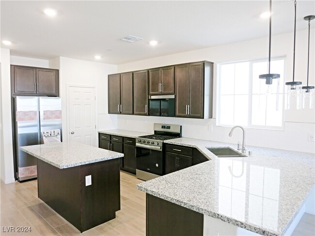 Building Photo - 3746 Osiris Ave