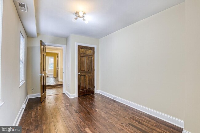 Building Photo - 720 S Milton Ave