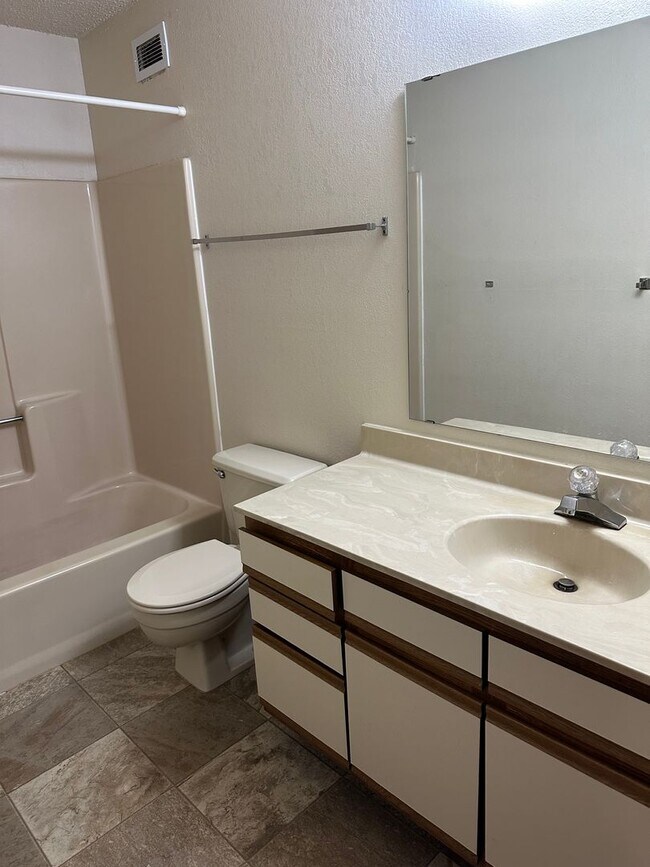 Foto del edificio - One Bedroom