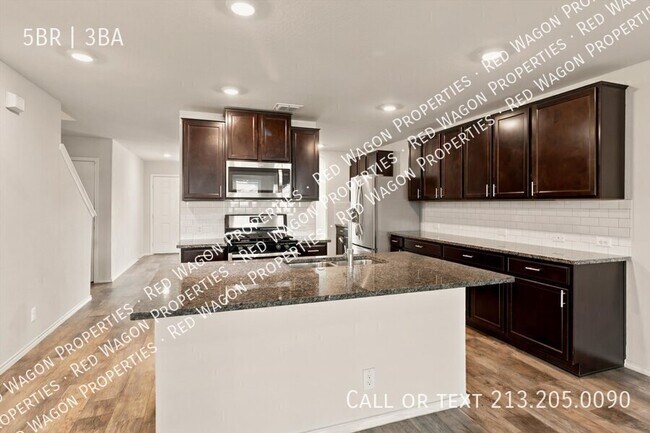 Foto del edificio - 8106 Chestnut Blue