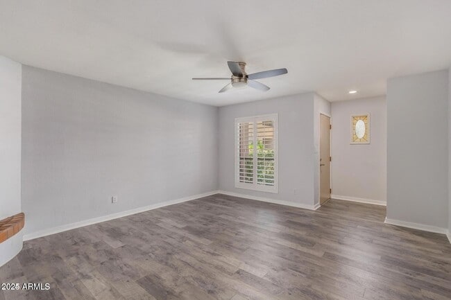 Foto del edificio - 1425 E Desert Cove Ave